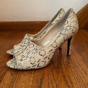 Tahari Beige Walden Snakeskin Print Peep Toe Slip On Heels Pumps